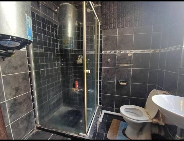 1 BEDROOM APARTMENT FOR SALE IN ESSENWOOD